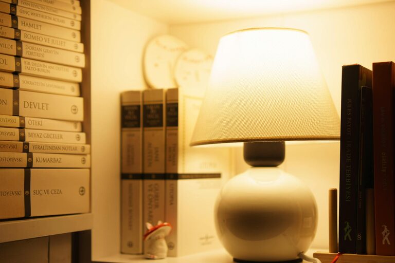 Tips for Creating a Cozy Reading Nook at Home