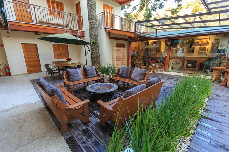 Tips for Creating a Cozy and Inviting Outdoor Living Space